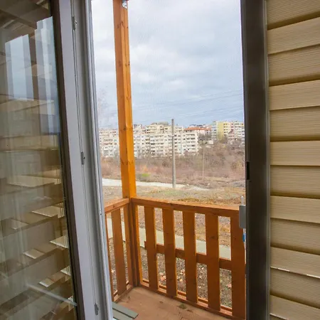 - Stylish & Convenient Апартамент