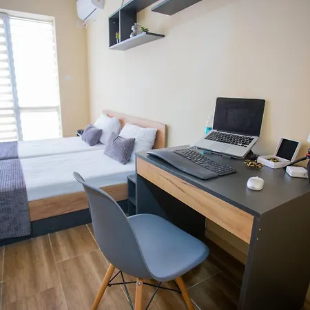 - Stylish & Convenient * 大特尔诺沃