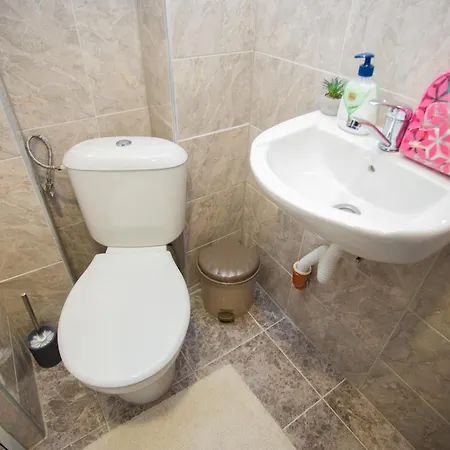 Apartament - Stylish & Convenient *