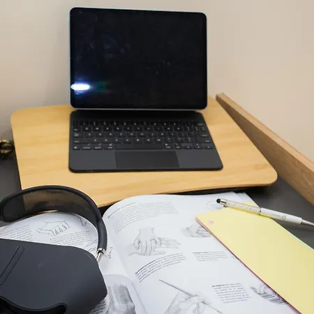 - Stylish & Convenient Апартамент