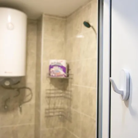 Apartament - Stylish & Convenient